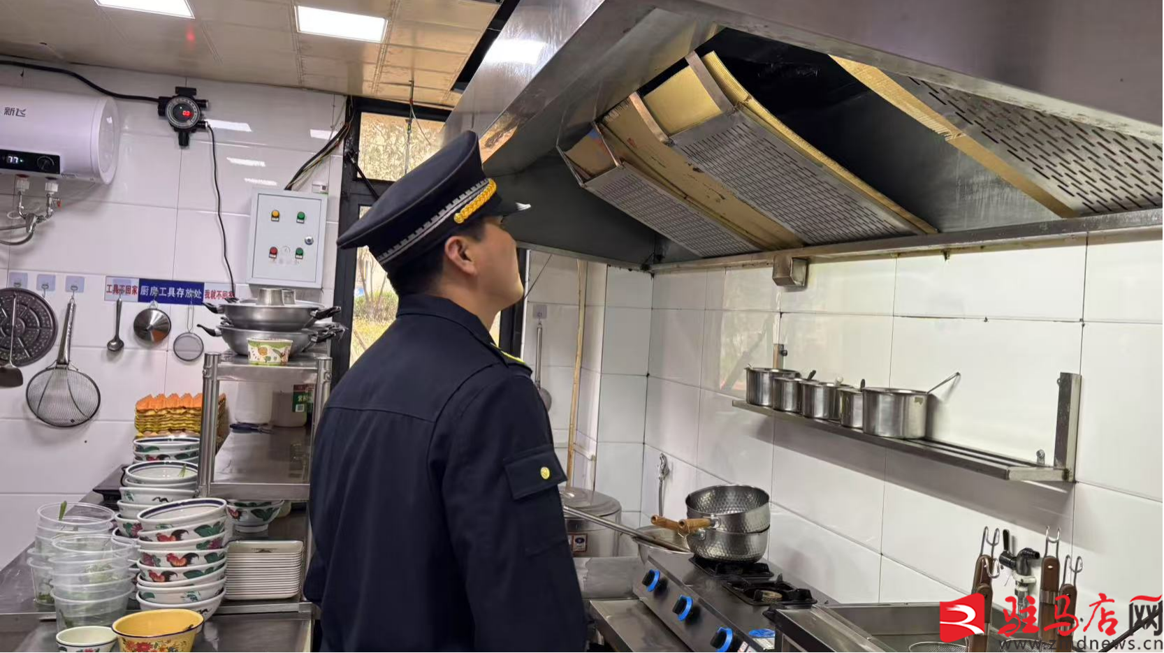 zoty中欧市城乡一体化树模区局展开餐饮油烟整治动作(图1)